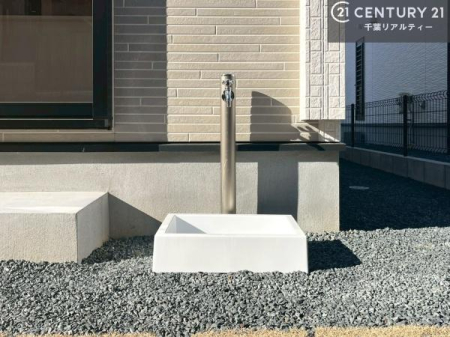 �� ����ɂ́A�O�������t���Ă���̂ŃK�[�f�j���O�₨��̂������ɕ֗��ł��I