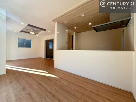 ���r���O ���r���O�S�̂����n����ΖʃL�b�`���Ȃ̂ŁA���q�l�̗l�q�������Ȃ����Ƃ��ł���q��Ă����₷�����S�ȊԎ�ł��I