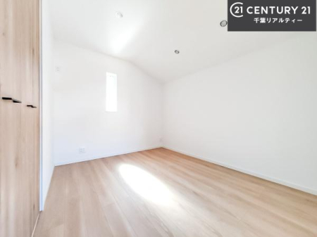 �Q�� �D���������������ޗm���́A���̖ڊo�߂��C�������ǂ������ł��ˁB���������Ԃ��������Ɖ߂������Ƃ��ł��܂��B�D�����F�����̃t���[�����O���ǂ�ȉƋ�ɂ��}�b�`���܂��I