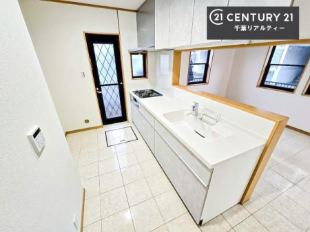 �L�b�`�� �L�b�`�����ɂ́A��������t���Ă��܂��I���܂����S�~���ꎞ�I�ɊO�֏o���Ă������Ƃ��o����̂�
���ȏL���𗭂ߍ��܂��q���I�I�I