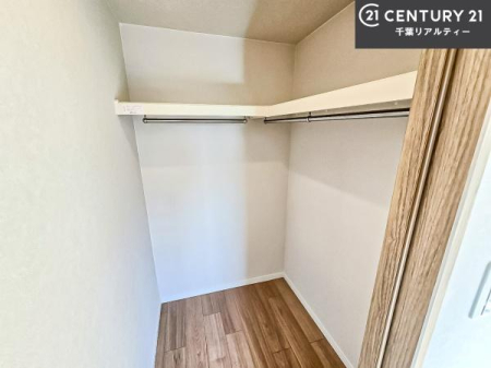 ���[ �E�H�[�N�C���N���[�[�b�g�t���ł��B��������̂��m���Ȃǂ����[���Ă��������ł��ˁI���ɂ���@�������ȂǋG�ߕ��̑傫�ȉƓd�����[�ł��܂��B