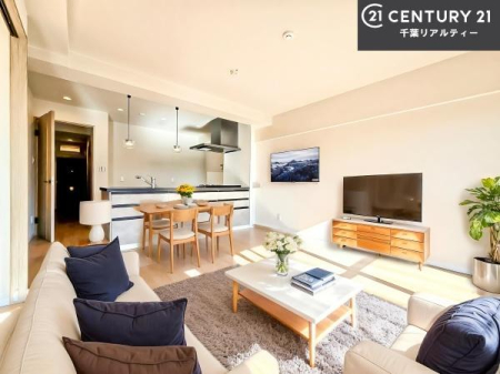 ���r���O �Ƌ��CG�p�[�X�ł��B�J�����̂���L�XLDK�I�\�t�@�[��_�C�j���O�e�[�u����u���Ă������ɂȂ�Ȃ��̂ŉ��K�ɉ߂����܂��I�R�~���j�P�[�V���������₷�����r���O�ł��I