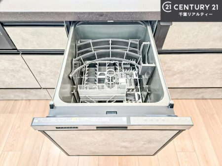 �L�b�`�� �H��@�t���̃L�b�`���ł��I�Z���������r��h�~�Ƃ��đ�ϊ��􂷂�֗��Ȏd�l�ł��I�r���g�C���Ȃ̂ŃL�b�`���̏ꏊ����炸�����X�y�[�X���L���g�����Ƃ��o���܂��I