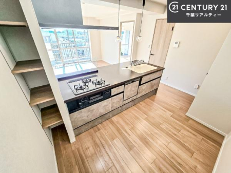 �L�b�`�� ��Ƃ肠�钲���X�y�[�X�ō�Ƃ����₷�����K�ȃL�b�`���ł��I
���q�l�ƈꏏ�ɂ��َq������y���߂�L�X�X�y�[�X�ł��B�y�����������ԂɂȂ肻���ł��ˁI