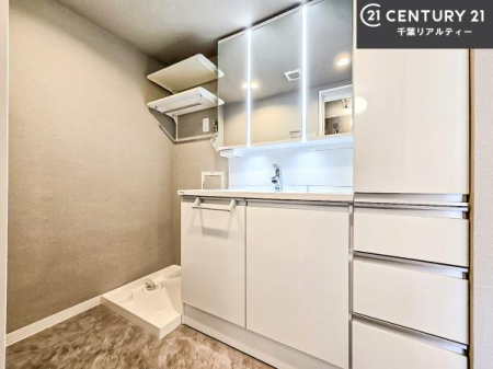 ���ʑ�E���ʏ� �O�ʋ��d�l�̐��ʏ��́A�g�����Ȃ݂����₷������I���͎��[�ɂȂ��Ă��܂��B�h���C���[�₨���ϓ����Еt������̂Ő��ʑ������X�b�L���ƌ����邱�Ƃ��o���܂��I