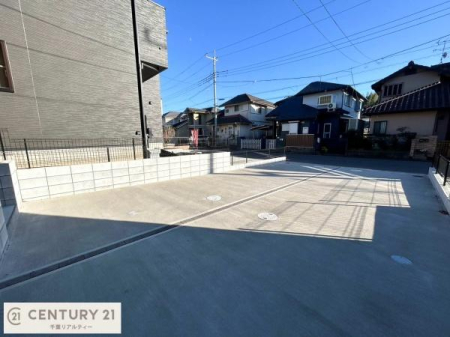 ���ԏ� ���ԃX�y�[�X��2�䕪����܂��I�Z�J���h�J�[�͂������A�o�C�N�⎩�]�ԂȂǂ��u���ꏊ�ɍ���܂���B