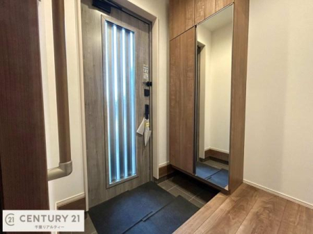 ���� �~���[�t���V���[�Y�{�b�N�X�t���Ȃ̂ŁA���ւ��Еt�����|�������₷���ł��I
�O�o�O�̐g�����Ȃ݂��`�F�b�N�ł��܂��ˁI
�X�b�L���������ւŌ˂��J�����u�ԁA�������̂���S�n������Ԃ��o�}���Ă���܂��B