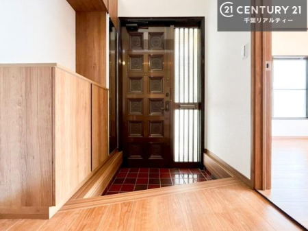 ���� �V���[�Y�{�b�N�X�t���Ȃ̂ŁA���ւ��Еt�����|�������₷���ł��I
�X�b�L���������ւŌ˂��J�����u�ԁA�������̂���S�n������Ԃ��o�}���Ă���܂��B
