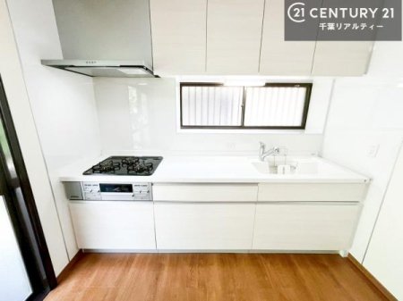 �L�b�`�� ��Ƃ肠�钲���X�y�[�X�ō�Ƃ����₷�����K�ȃL�b�`���ł��I
���q�l�ƈꏏ�ɂ��َq������y���߂�L�X�X�y�[�X�ł��B�y�����������ԂɂȂ肻���ł��ˁI