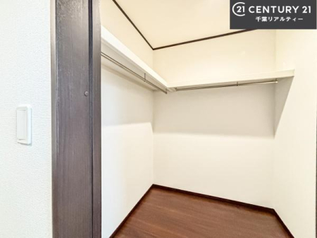 ���[ �E�H�[�N�C���N���[�[�b�g�t���ł��B��������̂��m���Ȃǂ����[���Ă��������ł��ˁI���ɂ���@�������ȂǋG�ߕ��̑傫�ȉƓd�����[�ł��܂��B