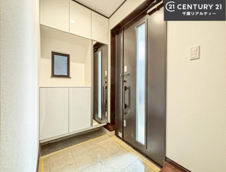 ���� �V���[�Y�{�b�N�X�t���Ȃ̂ŁA���ւ��Еt�����|�������₷���ł��I
�X�b�L���������ւŌ˂��J�����u�ԁA�������̂���S�n������Ԃ��o�}���Ă���܂��B
