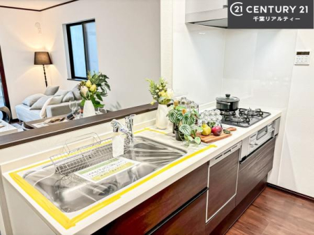 �L�b�`�� ���C�h�ȃV���N�ł��ˁI�������˂ɂ������������₷���Ǝ����y�X�d�l�̃V�X�e���L�b�`���ł��I
�f�U�C�����Ƌ@�\�������˂��L�b�`���Ő�����������܂��ˁI