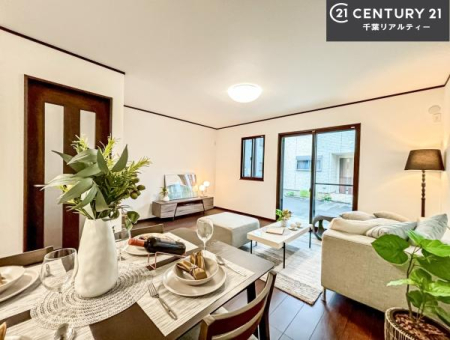 ���r���O �傫�ȑ����炽���Ղ�̗z���������閾�邢���r���O�B�J�����̂��郊�r���O�ŉƑ��c���̂��났�̎��Ԃ��߂����܂��B