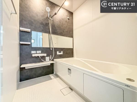 ���� �������������l�̕��͋C�̃o�X���[���́A�����o�Ă��ăo�X�^�C�����[���I
���d���撣���Ă��邲�J���ɂ��D�݂̓����̓����܂����āA�y����ł݂Ă͂������ł��傤���H