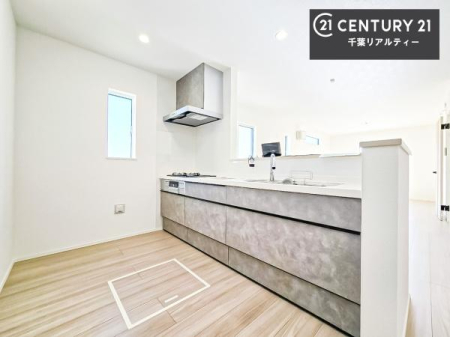 �L�b�`�� ��Ƃ肠�钲���X�y�[�X�ō�Ƃ����₷�����K�ȃL�b�`���ł��I
���q�l�ƈꏏ�ɂ��َq������y���߂�L�X�X�y�[�X�ł��B�y�����������ԂɂȂ肻���ł��ˁI