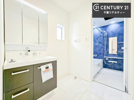 ���ʑ�E���ʏ� �O�ʋ��d�l�̐��ʏ��́A�g�����Ȃ݂����₷������I���͎��[�ɂȂ��Ă��܂��B�h���C���[�₨���ϓ����Еt������̂Ő��ʑ������X�b�L���ƌ����邱�Ƃ��o���܂��I