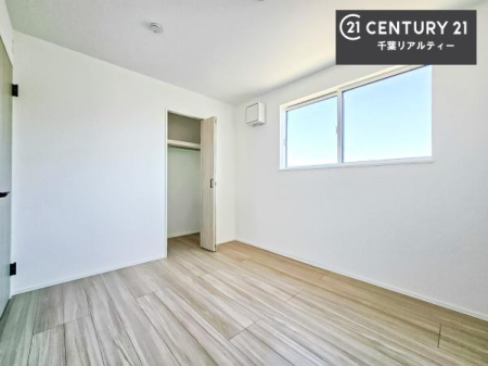 �q������ ���[�X�y�[�X�����Ă��܂��I�������X�b�L�����ڂ��鎖���ł��܂��ˁB
�Ƌ��I�΂Ȃ��V���v���ȃf�U�C���ׁ̈A�Ƌ��I�΂����C�ɓ���̋�ԍ�肪�ł������ł��ˁB