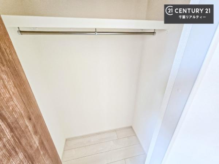 ���[ �E�H�[�N�C���N���[�[�b�g�t���ł��B��������̂��m���Ȃǂ����[���Ă��������ł��ˁI���ɂ���@�������ȂǋG�ߕ��̑傫�ȉƓd�����[�ł��܂��B