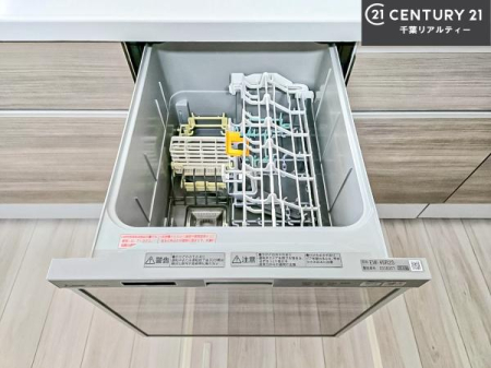 �L�b�`�� �H��@�t���̃L�b�`���ł��I�Z���������r��h�~�Ƃ��đ�ϊ��􂷂�֗��Ȏd�l�ł��I�r���g�C���Ȃ̂ŃL�b�`���̏ꏊ����炸�����X�y�[�X���L���g�����Ƃ��o���܂��I