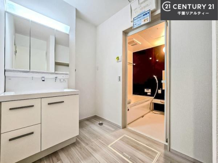 ���ʑ�E���ʏ� �O�ʋ��d�l�̐��ʏ��́A�g�����Ȃ݂����₷������I���͎��[�ɂȂ��Ă��܂��B�h���C���[�₨���ϓ����Еt������̂Ő��ʑ������X�b�L���ƌ����邱�Ƃ��o���܂��I