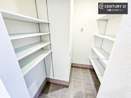 ���[ SIC�i�V���[�Y�C���N���[�[�b�g�j������A�C�����łȂ��A�E�g�h�A�p�i�E�G�ߕ��E�x�r�[�J�[�Ȃǂ��܂Ƃ߂Ď��[�\�B���֎��肪���ł��X�b�L�������܂��B