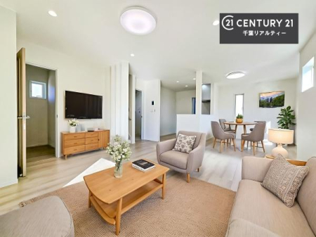 ���r���O �Ƌ��CG�p�[�X�ł��B��؂ȉƑ����W�܂邩�炱��LDK�ɂ͂�����肽���B
�q�����������C�ɏ΂��Ȃ��瑖�����Ă���p�����������u�L���Ƃɂ��ėǂ������v�Ǝv���u�Ԃł��B