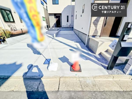 ���ԏ� ���ԃX�y�[�X��2�䕪����܂��I�Z�J���h�J�[�͂������A�o�C�N�⎩�]�ԂȂǂ��u���ꏊ�ɍ���܂���B