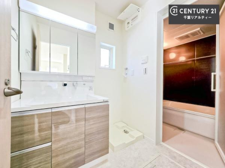 ���ʑ�E���ʏ� �O�ʋ��d�l�̐��ʏ��́A�g�����Ȃ݂����₷������I���͎��[�ɂȂ��Ă��܂��B�h���C���[�₨���ϓ����Еt������̂Ő��ʑ������X�b�L���ƌ����邱�Ƃ��o���܂��I