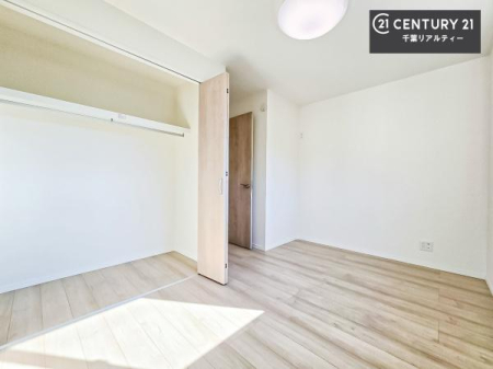 �m�� ���[�X�y�[�X�����Ă��܂��I�������X�b�L�����ڂ��鎖���ł��܂��ˁB
�Ƌ��I�΂Ȃ��V���v���ȃf�U�C���ׁ̈A�Ƌ��I�΂����C�ɓ���̋�ԍ�肪�ł������ł��ˁB