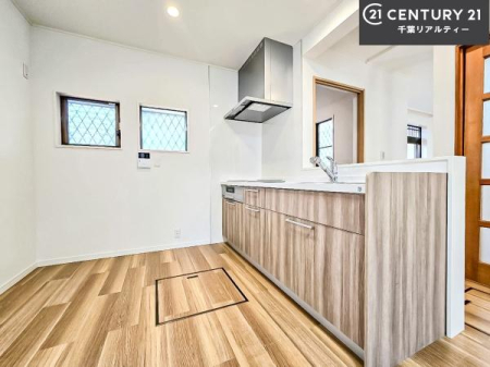 �L�b�`�� ��Ƃ肠�钲���X�y�[�X�ō�Ƃ����₷�����K�ȃL�b�`���ł��I
���q�l�ƈꏏ�ɂ��َq������y���߂�L�X�X�y�[�X�ł��B�y�����������ԂɂȂ肻���ł��ˁI