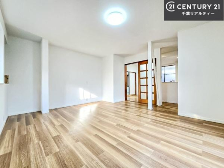 ���r���O �S�n�ǂ����r���O�͉Ƒ������R�ƏW�܂�܂��B�Ƒ��c�R�̎��Ԃ����������ł��B���Ƒ��ƁA����w�[���������Ԃ��߂��������ł��ˁB