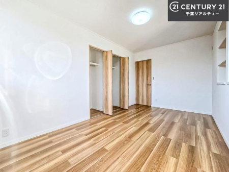 �Q�� �D���������������ޗm���́A���̖ڊo�߂��C�������ǂ������ł��ˁB���������Ԃ��������Ɖ߂������Ƃ��ł��܂��B�D�����F�����̃t���[�����O���ǂ�ȉƋ�ɂ��}�b�`���܂��I