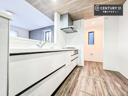 �L�b�`�� ��Ƃ肠�钲���X�y�[�X�ō�Ƃ����₷�����K�ȃL�b�`���ł��I
���q�l�ƈꏏ�ɂ��َq������y���߂�L�X�X�y�[�X�ł��B�y�����������ԂɂȂ肻���ł��ˁI