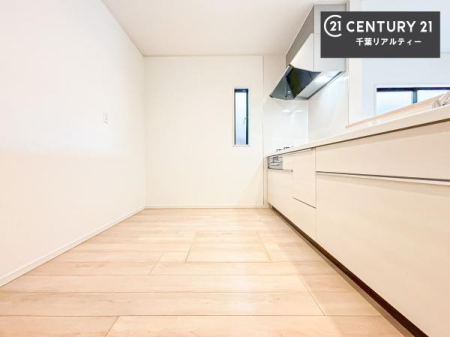 �L�b�`�� ��Ƃ肠�钲���X�y�[�X�ō�Ƃ����₷�����K�ȃL�b�`���ł��I
���q�l�ƈꏏ�ɂ��َq������y���߂�L�X�X�y�[�X�ł��B�y�����������ԂɂȂ肻���ł��ˁI