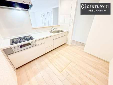 �L�b�`�� ��Ƃ肠�钲���X�y�[�X�ō�Ƃ����₷�����K�ȃL�b�`���ł��I
���q�l�ƈꏏ�ɂ��َq������y���߂�L�X�X�y�[�X�ł��B�y�����������ԂɂȂ肻���ł��ˁI