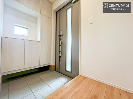 �����\�z�}(����) �y���d�l�z�V���[�Y�{�b�N�X�t���Ȃ̂ŁA���ւ��Еt�����|�������₷���ł��I
�X�b�L���������ւŌ˂��J�����u�ԁA�������̂���S�n������Ԃ��o�}���Ă���܂��B

