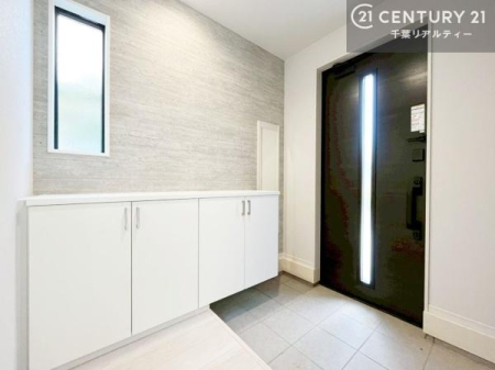 ���� �V���[�Y�{�b�N�X�t���Ȃ̂ŁA���ւ��Еt�����|�������₷���ł��I
�X�b�L���������ւŌ˂��J�����u�ԁA�������̂���S�n������Ԃ��o�}���Ă���܂��B