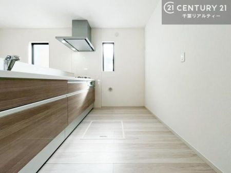 �L�b�`�� ��Ƃ肠�钲���X�y�[�X�ō�Ƃ����₷�����K�ȃL�b�`���ł��I
���q�l�ƈꏏ�ɂ��َq������y���߂�L�X�X�y�[�X�ł��B�y�����������ԂɂȂ肻���ł��ˁI