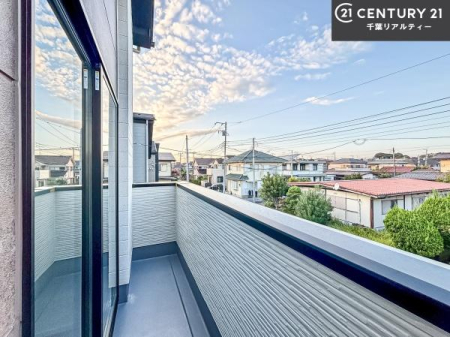 �Z�˂���̒��]�ʐ^ ������������Z��X�A���͂ɂ͍����������Ȃ��A�΂������󂪍L���J����������A
�z�����傫���Ղ��邱�Ƃ�����܂���B�C�����̗ǂ������ʂ蔲����X���݂ł��B