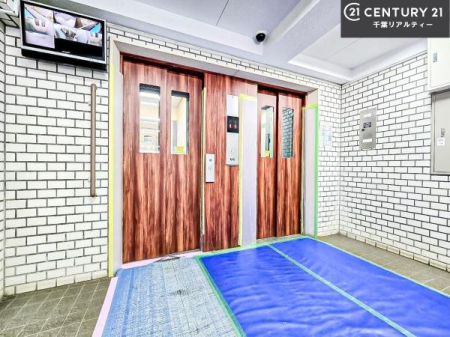 ���̑����p�� �G���x�[�^�[�����̃}���V�����ŁA�d���ו���x�r�[�J�[�̈ړ������K�B�����̐��������X���[�Y�ɂȂ�܂��B