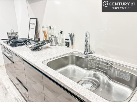 �L�b�`�� ���C�h�ȃV���N�ł��ˁI�������˂ɂ������������₷���Ǝ����y�X�d�l�̃V�X�e���L�b�`���ł��I
�f�U�C�����Ƌ@�\�������˂��L�b�`���Ő�����������܂��ˁI