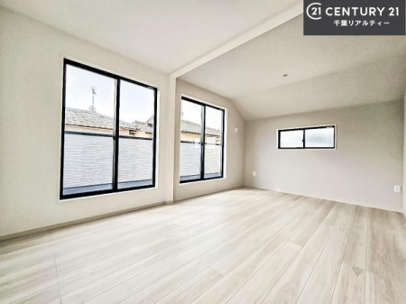 �m�� �o���R�j�[�ɖʂ��Ă���m���ł��B���邭�����肪����A���C����������ł��܂��I���N���āA�O�ɏo�Ĕw�L�т����[�ċz�����ǂ������}������邱�Ƃ��o�������ł��ˁI