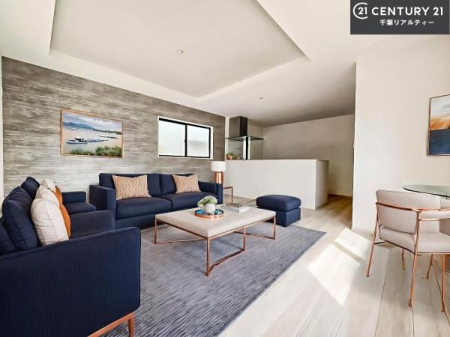 ���r���O �Ƌ��CG�p�[�X�ł��B�S�n�ǂ����r���O�͉Ƒ������R�ƏW�܂�܂��B�Ƒ��c�R�̎��Ԃ����������ł��B���Ƒ��ƁA����w�[���������Ԃ��߂��������ł��ˁB���邭�J���I�ȋ�Ԃł��B