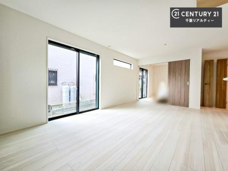 ���r���O �S�n�ǂ����r���O�͉Ƒ������R�ƏW�܂�܂��B�Ƒ��c�R�̎��Ԃ����������ł��B���Ƒ��ƁA����w�[���������Ԃ��߂��������ł��ˁB