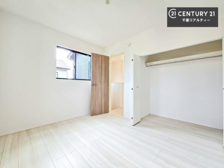 �q������ ���[�X�y�[�X���������Ă���A�ߗނ₨������A�w�p�i�Ȃǂ��������萮���ł��܂��B���������L���g���邽�߁A���K�Ő������Z��Ԃ��������܂��B