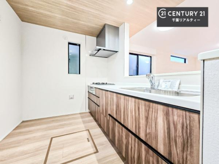 �L�b�`�� ��Ƃ肠�钲���X�y�[�X�ō�Ƃ����₷�����K�ȃL�b�`���ł��I
���q�l�ƈꏏ�ɂ��َq������y���߂�L�X�X�y�[�X�ł��B�y�����������ԂɂȂ肻���ł��ˁI