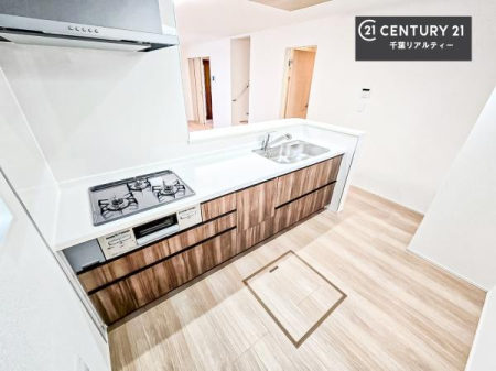 �L�b�`�� ��l�C�̑Ζʎ��V�X�e���L�b�`�����̗p���Ă��܂��I���Ƒ��̃R�~���j�P�[�V���������R�Ƒ�����݌v�ł��B
���q�l�ɂ��ڂ��͂��̂Ŋ������ł��ˁB�L�X�g���ĉ��K�ɍ�Ƃ��i�݂܂��B