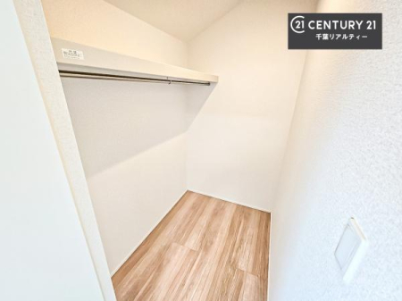 ���[ �E�H�[�N�C���N���[�[�b�g�t���ł��B��������̂��m���Ȃǂ����[���Ă��������ł��ˁI���ɂ���@�������ȂǋG�ߕ��̑傫�ȉƓd�����[�ł��܂��B