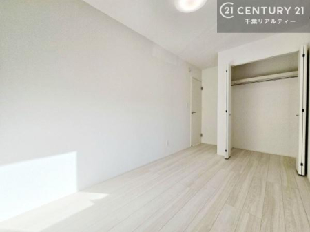 �q������ ���[�X�y�[�X���������Ă���A�ߗނ₨������A�w�p�i�Ȃǂ��������萮���ł��܂��B���������L���g���邽�߁A���K�Ő������Z��Ԃ��������܂��B