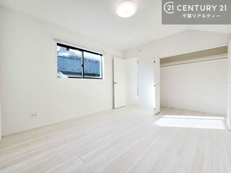 �Q�� ���[�X�y�[�X�����Ă��܂��I�������X�b�L�����ڂ��鎖���ł��܂��ˁB
�Ƌ��I�΂Ȃ��V���v���ȃf�U�C���ׁ̈A�Ƌ��I�΂����C�ɓ���̋�ԍ�肪�ł������ł��ˁB